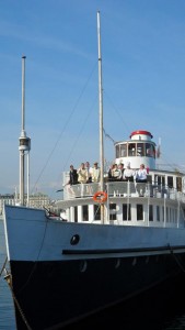 Le Bateau Genève était le cadre idéal pour une réception du Capitaine, mais honnêtement un appart ça va aussi.